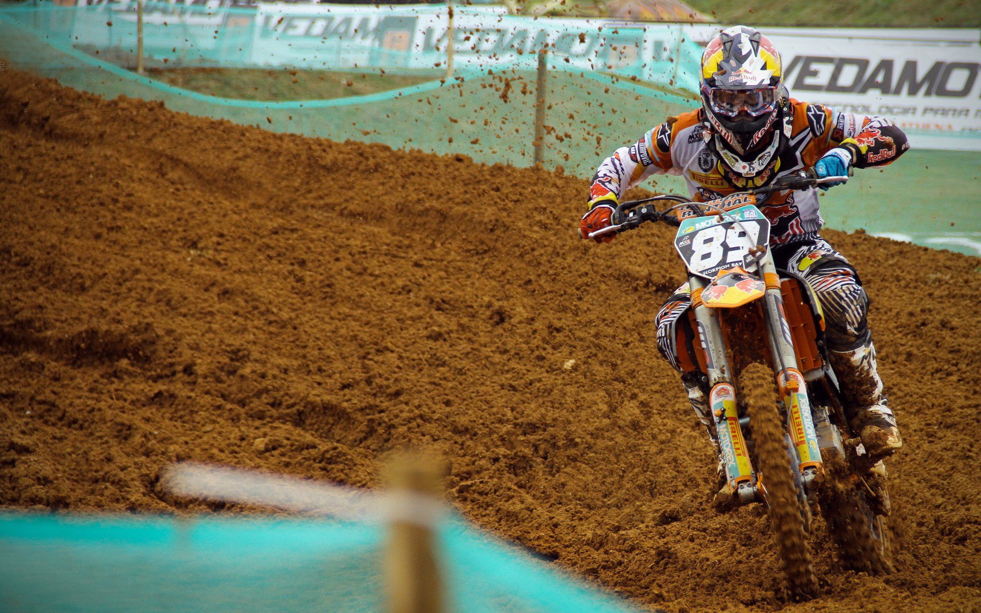 “钢铁男孩:少年足球运动员崭露头角”,刚铁男孩